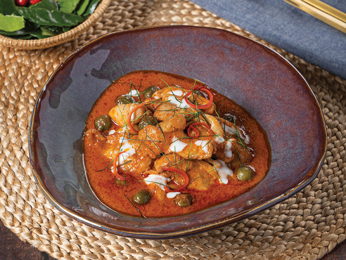 พะแนงไก่Chicken with Red Thick Curry Sauce