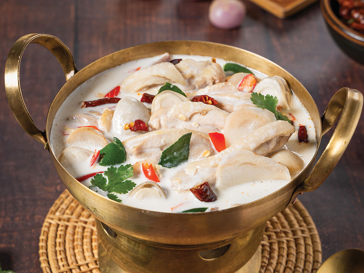 ต้มข่าไก่Spicy Chicken with Galangal in Coconut Milk Soup
