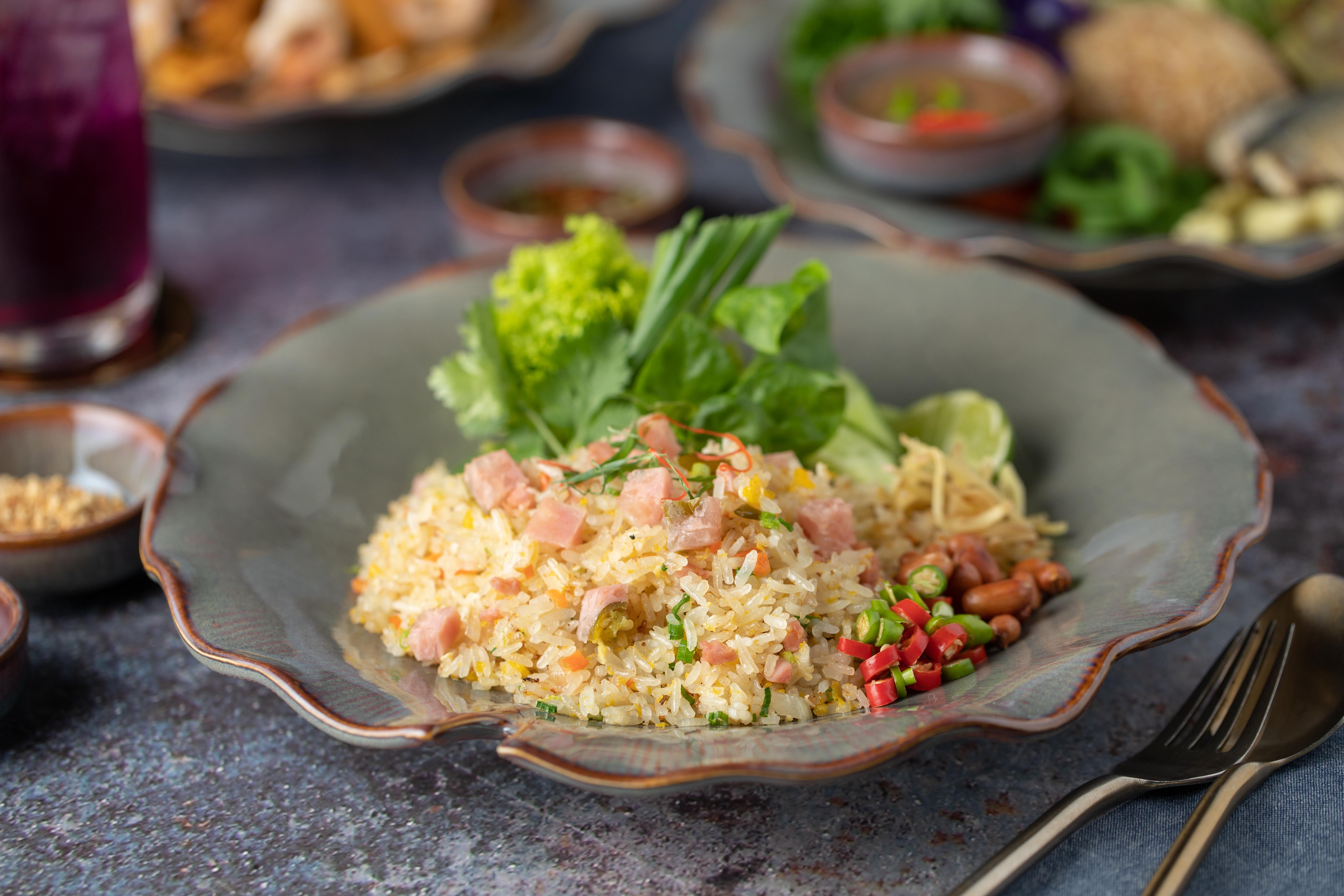 ข้าวผัดแหนมKhao Pad Naem