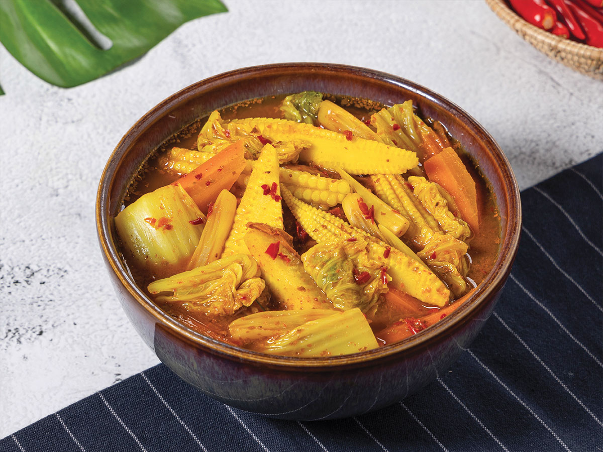 แกงส้มผักรวมSouthern-style Sour Yellow Curry with Assorted Vegetables